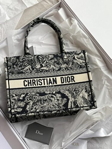 Dior Toile de Jouy Tote Medium photo review
